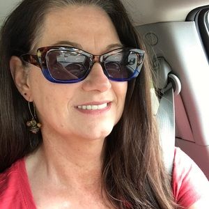 Meet your Posher, Connie